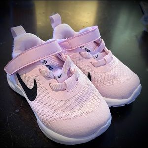 Nike Toddler shoes sz 4